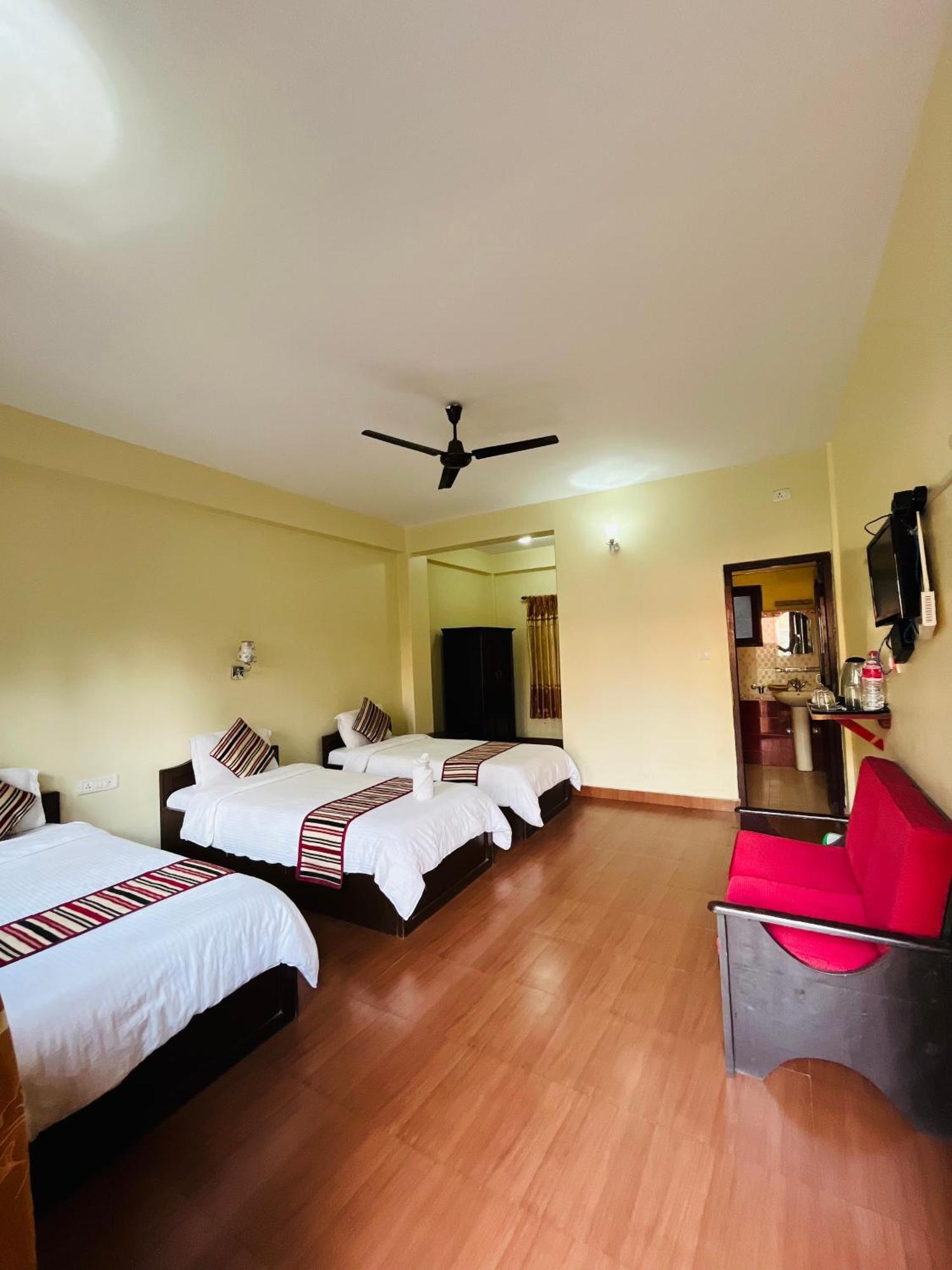 Butterfly Lodge Pokhara Exterior foto