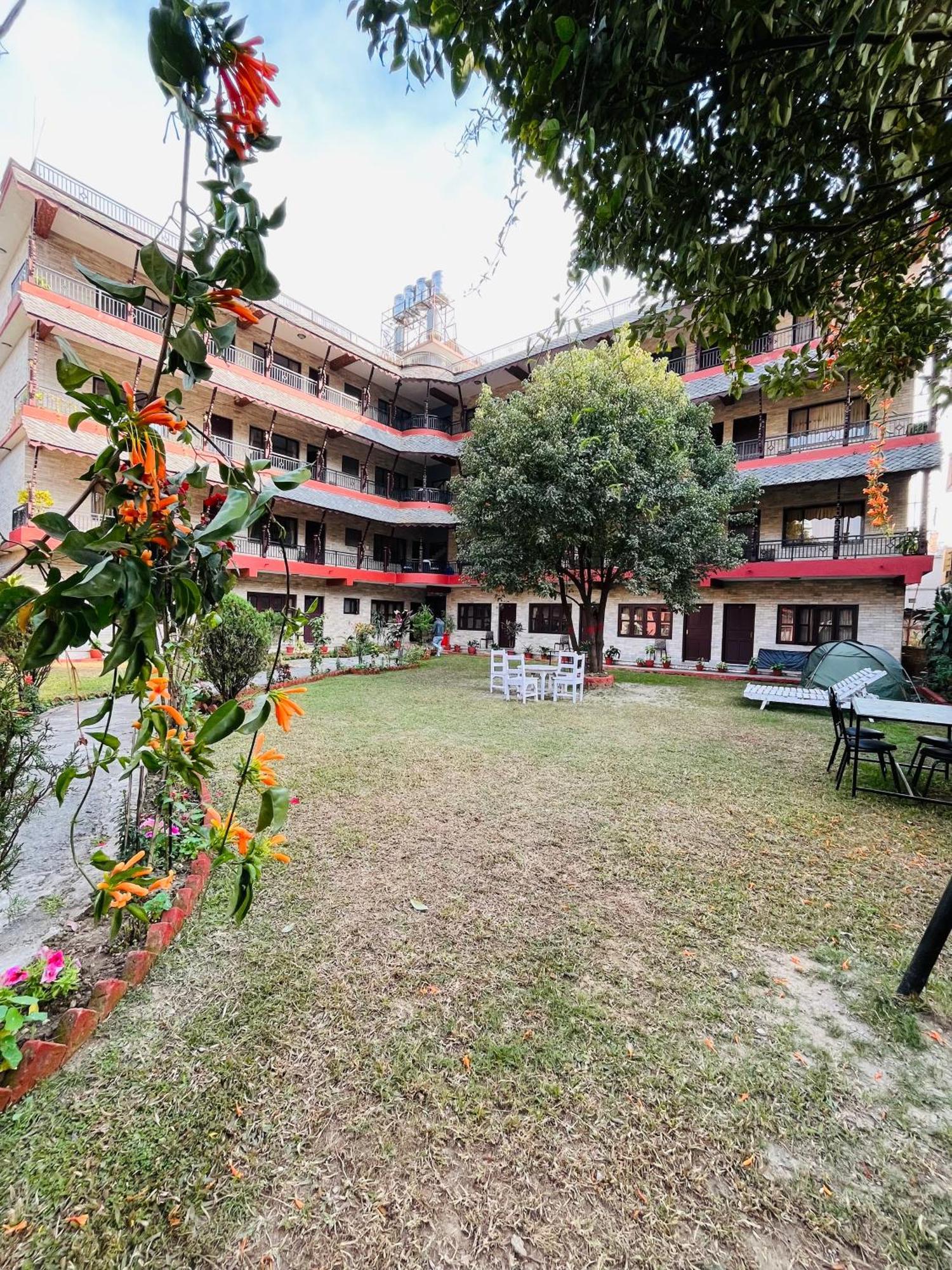 Butterfly Lodge Pokhara Exterior foto