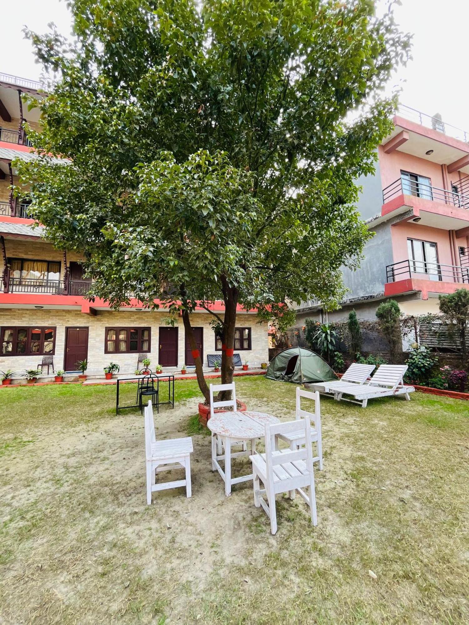 Butterfly Lodge Pokhara Exterior foto